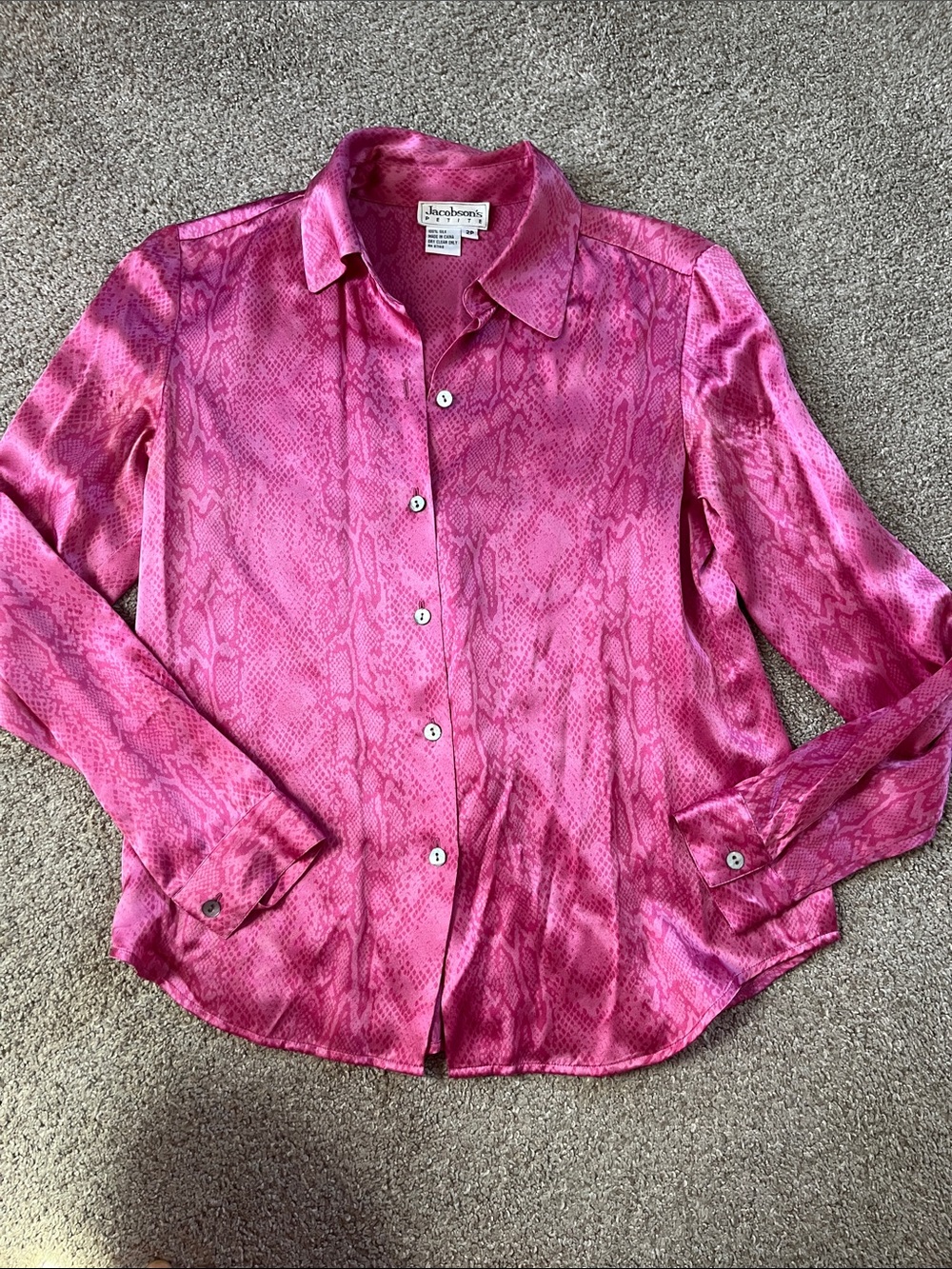 🌷🌷🌷Vintage Reptile Print Luxurious Glossy Silk Charmeuse Mother Pearl Blouse 2P